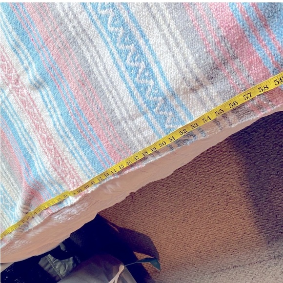 2 VINTAGE SOUTHWESTERN WOVEN PASTEL THROW BLANKETS NWOT - Picture 4 of 4